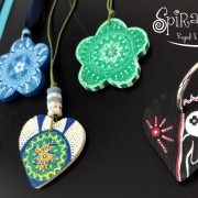 ciondolo chakra artigianale dipinto a mano (3)